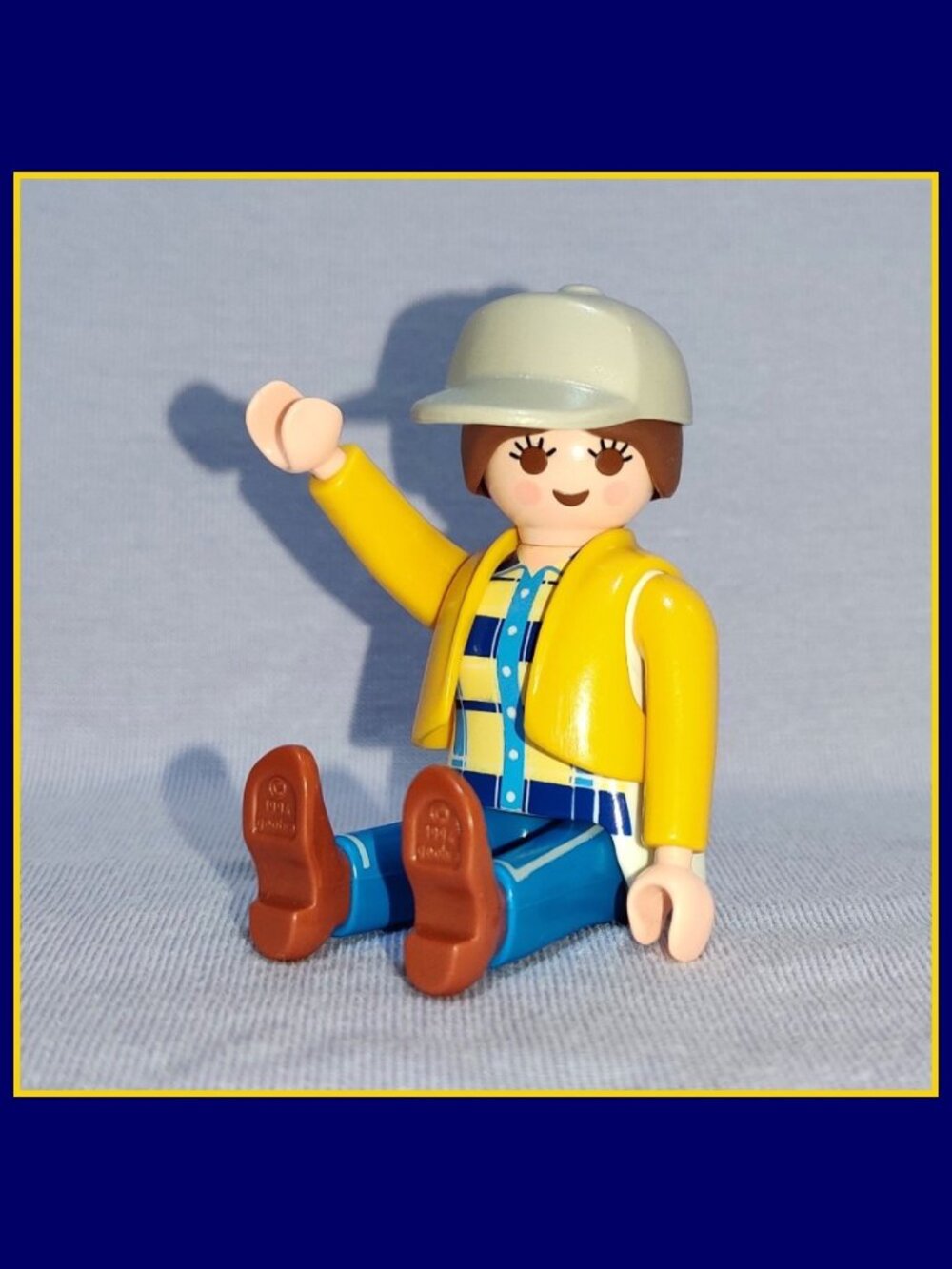 Vintage Playmobil Figure - Woman/Mom - Brunette - from Country Pony Stable 1994